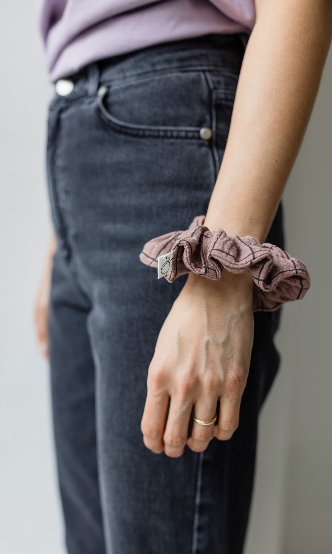 Scrunchie April