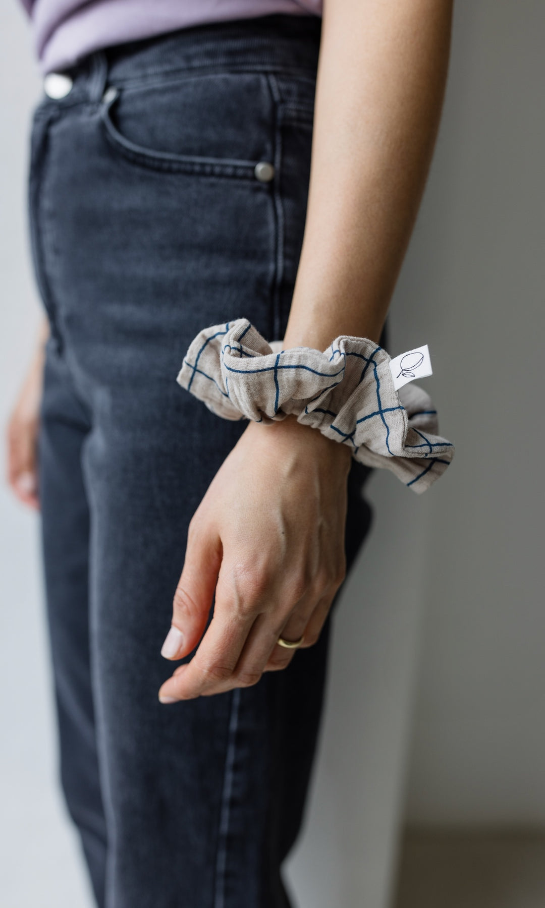 Scrunchie April