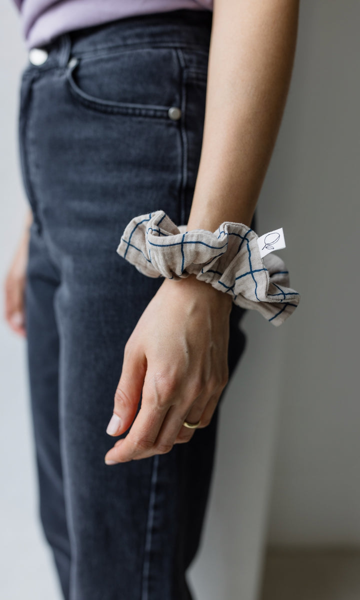 Scrunchie April