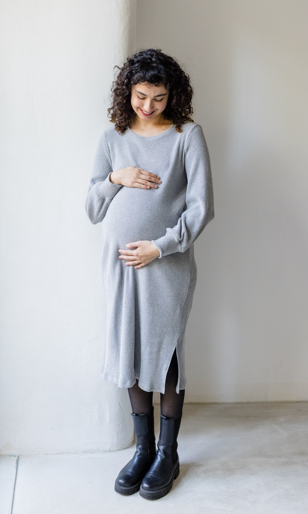 Langes Strickkleid Jules mit seitlicher Stillfunktion Grau