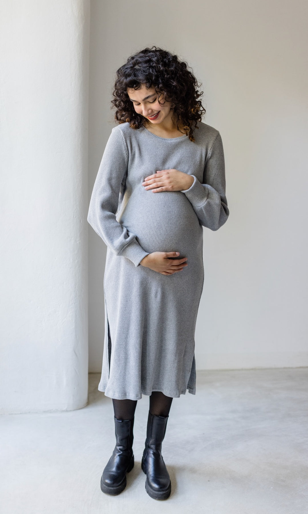 Langes Strickkleid Jules mit seitlicher Stillfunktion Grau