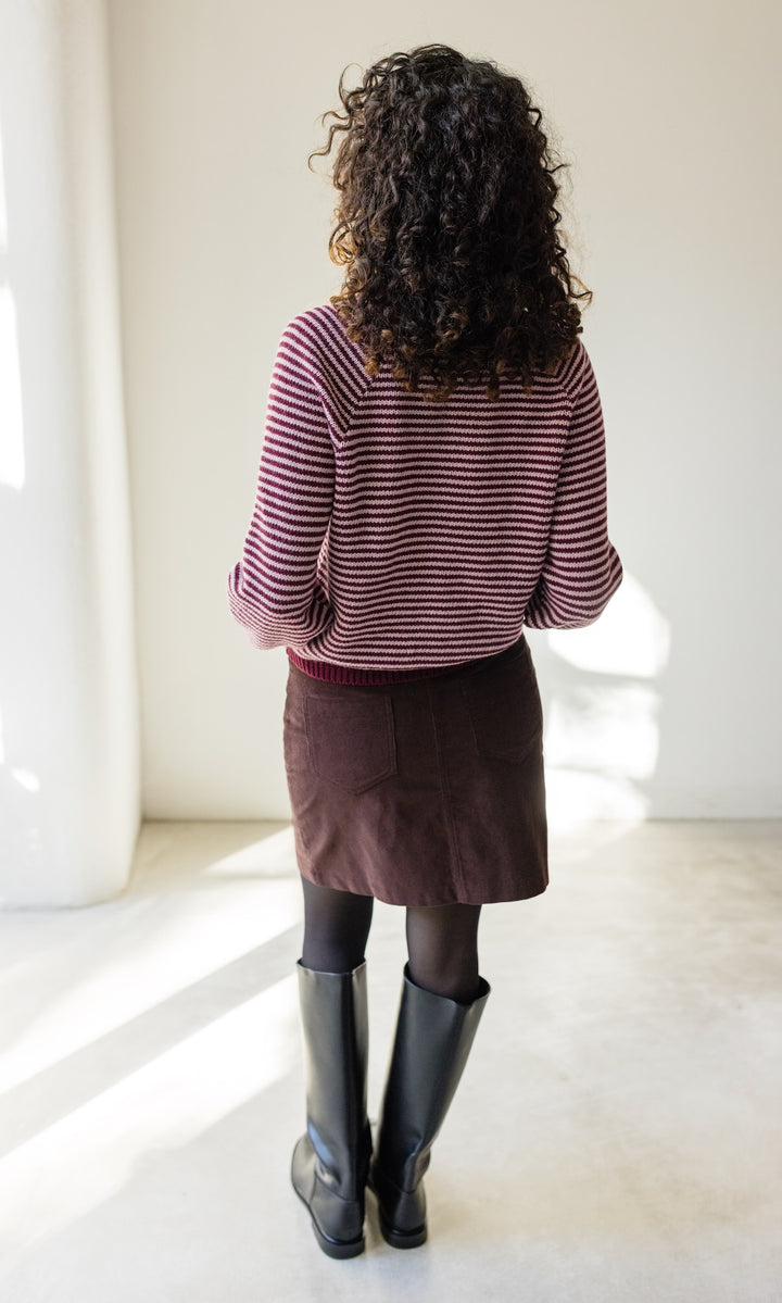 Gestreifte Strickjacke mit Kragen in Burgund-Rosé