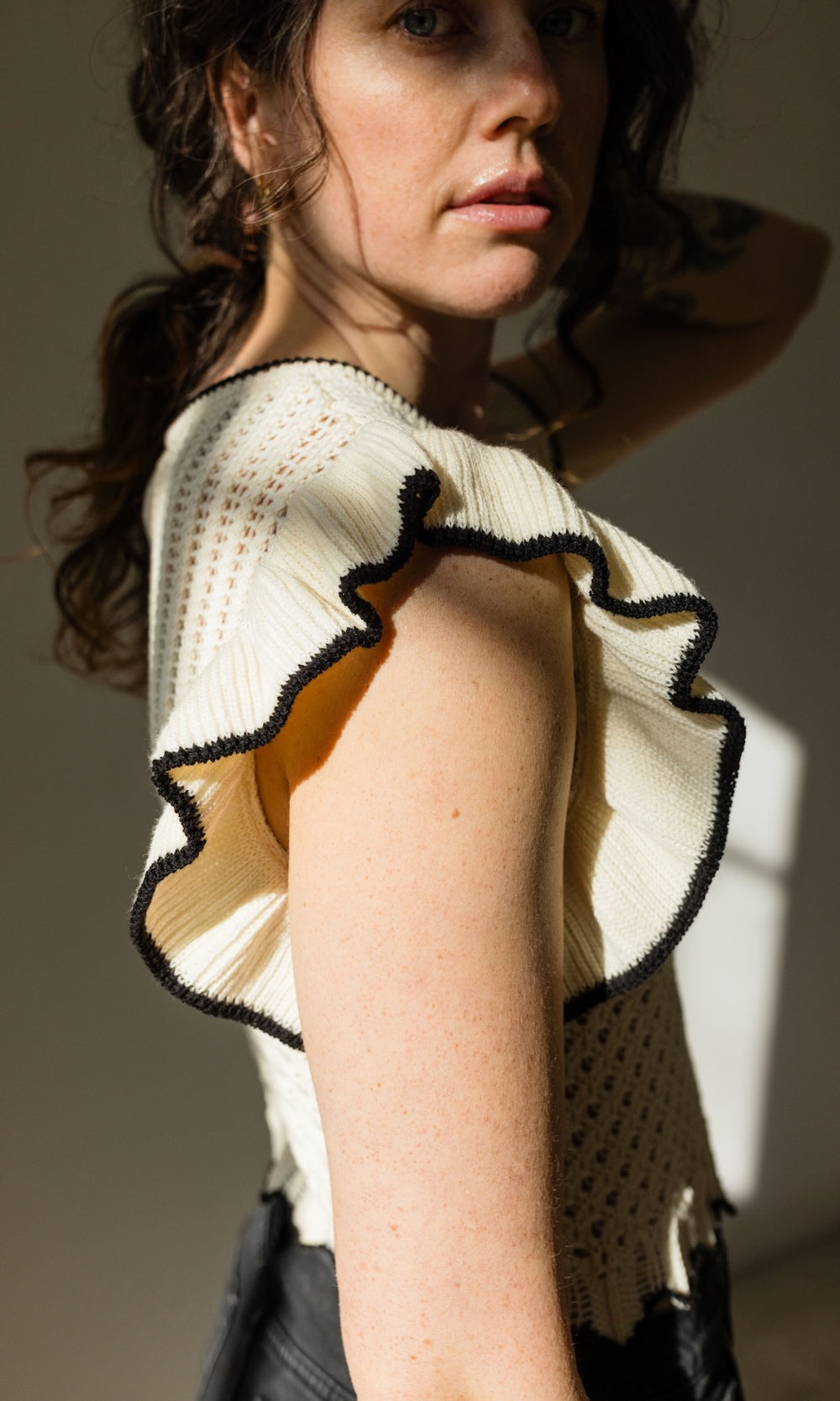 Stricktop Sora mit Volant Ärmel aus Bio Baumwolle - abricot coco
