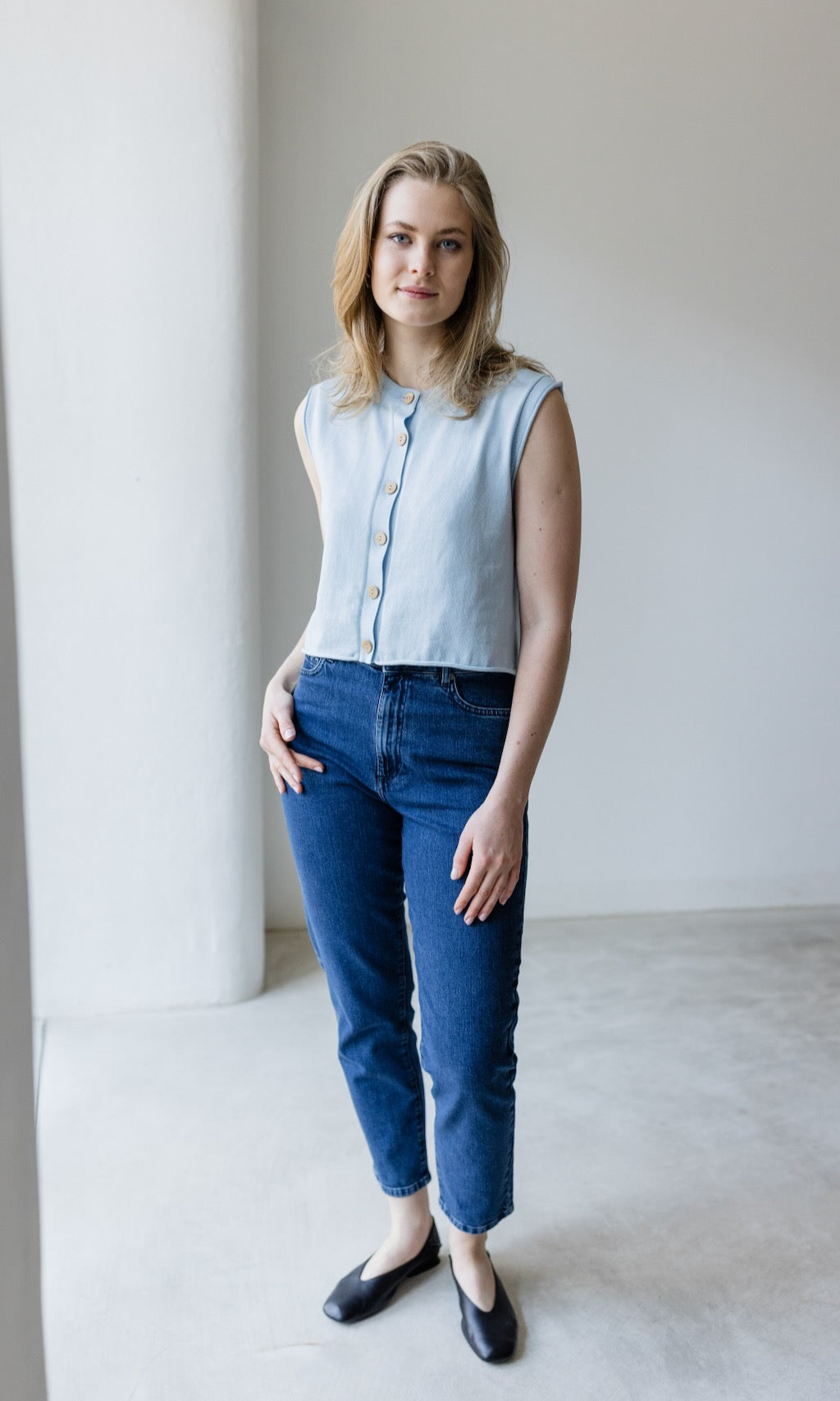 Strickweste mit Knöpfen aus Bio Baumwolle