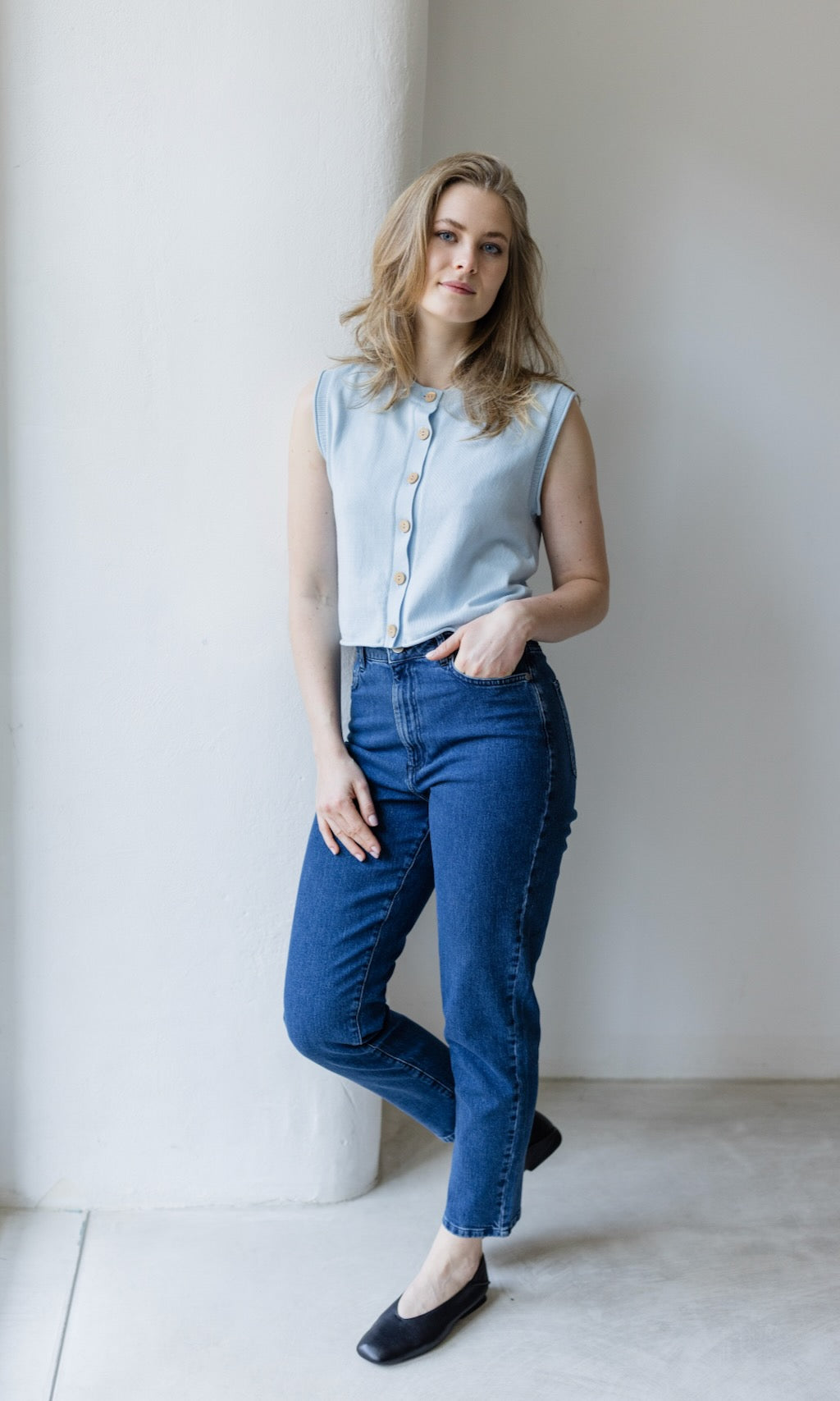 Strickweste mit Knöpfen aus Bio Baumwolle