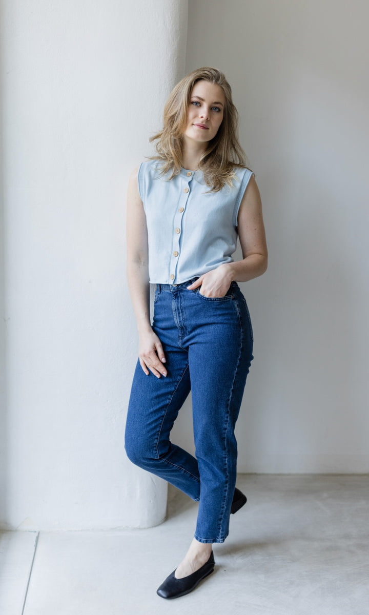 Strickweste mit Knöpfen aus Bio Baumwolle