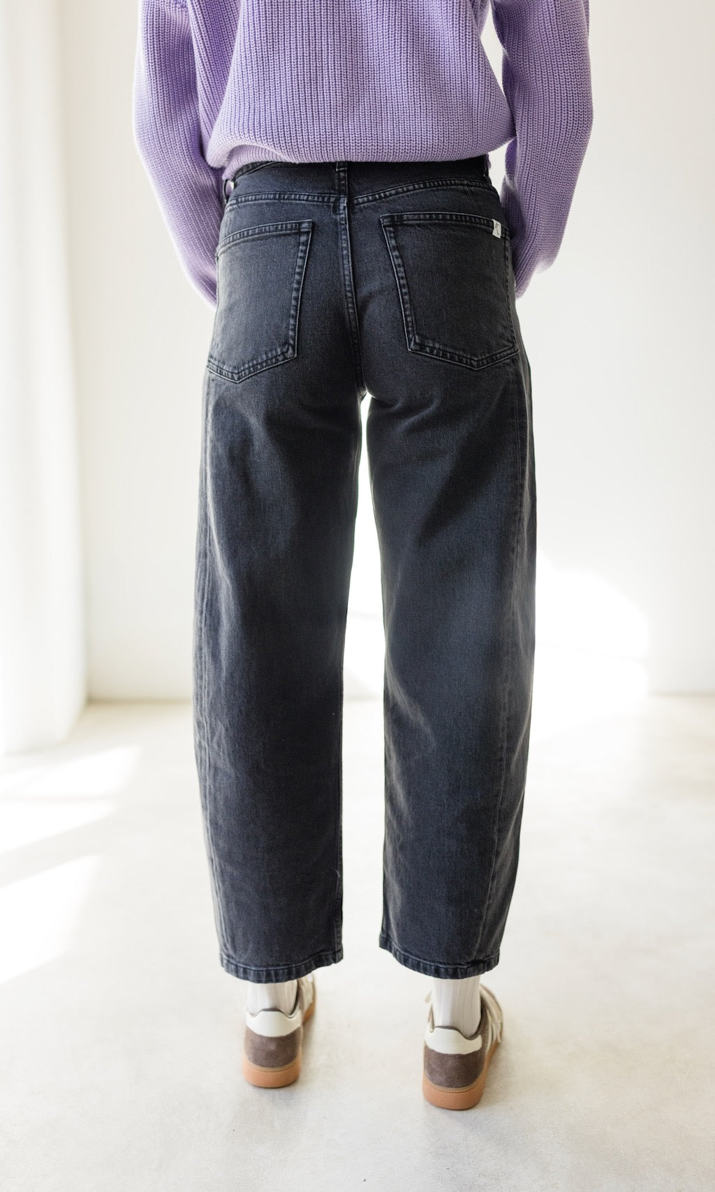 Barrel Jeans aus Bio Baumwolle Washed Black - abricot coco