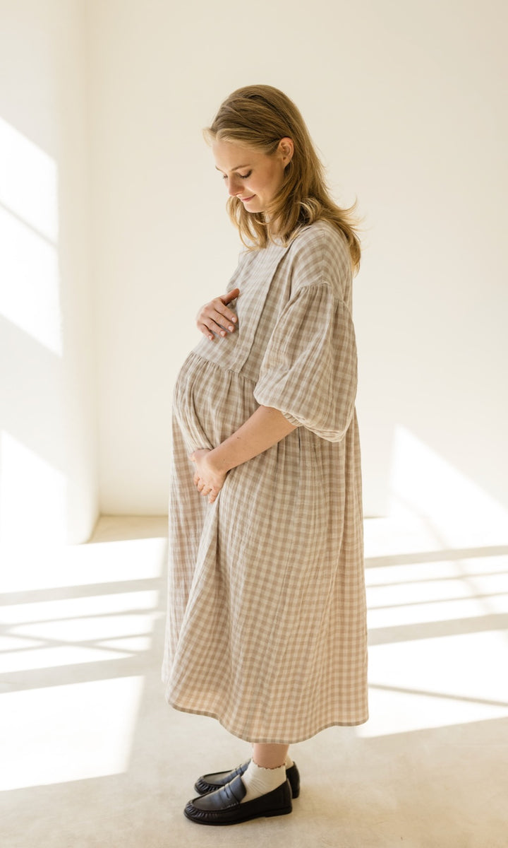 Langes Musselin Stillkleid April in Sesam Karo - abricot coco