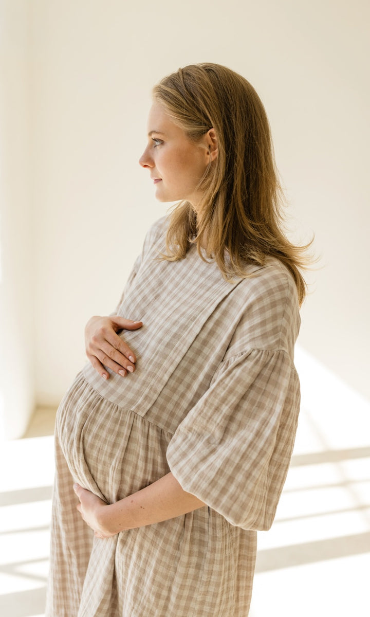 Langes Musselin Stillkleid April in Sesam Karo - abricot coco