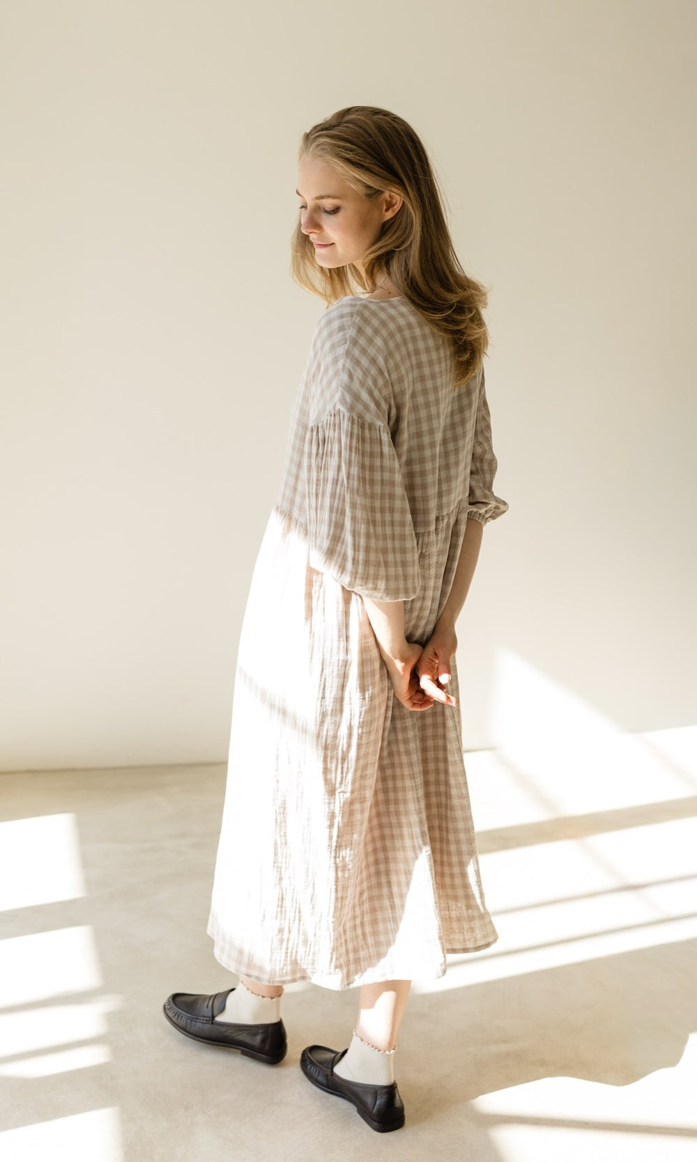 Langes Musselin Kleid April in Sesam Karo - abricot coco