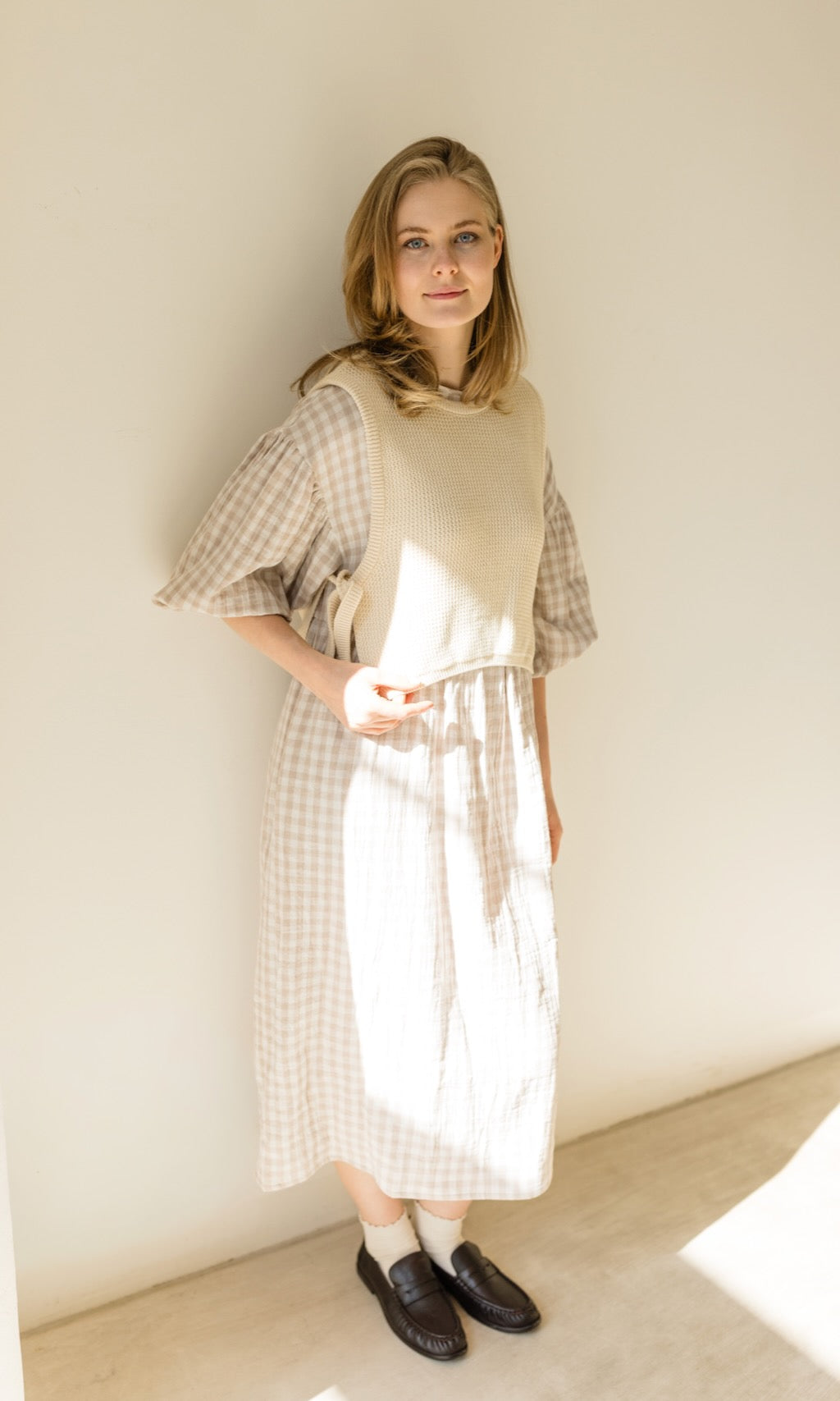 Langes Musselin Kleid April in Sesam Karo - abricot coco
