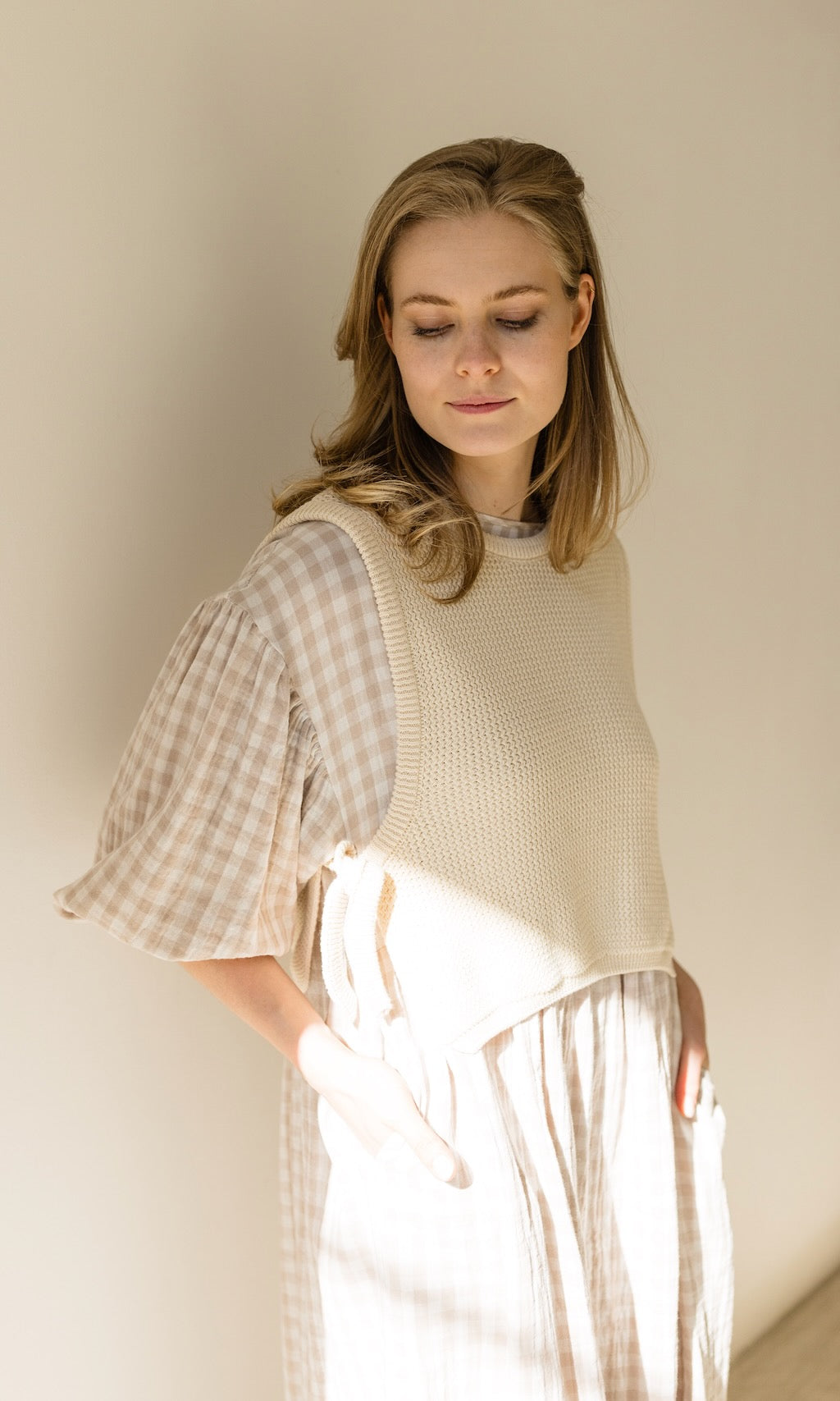 Langes Musselin Kleid April in Sesam Karo - abricot coco