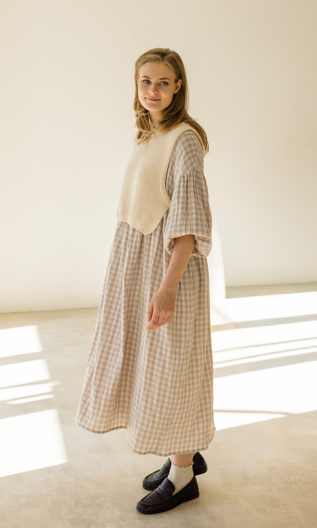 Langes Musselin Kleid April in Sesam Karo - abricot coco