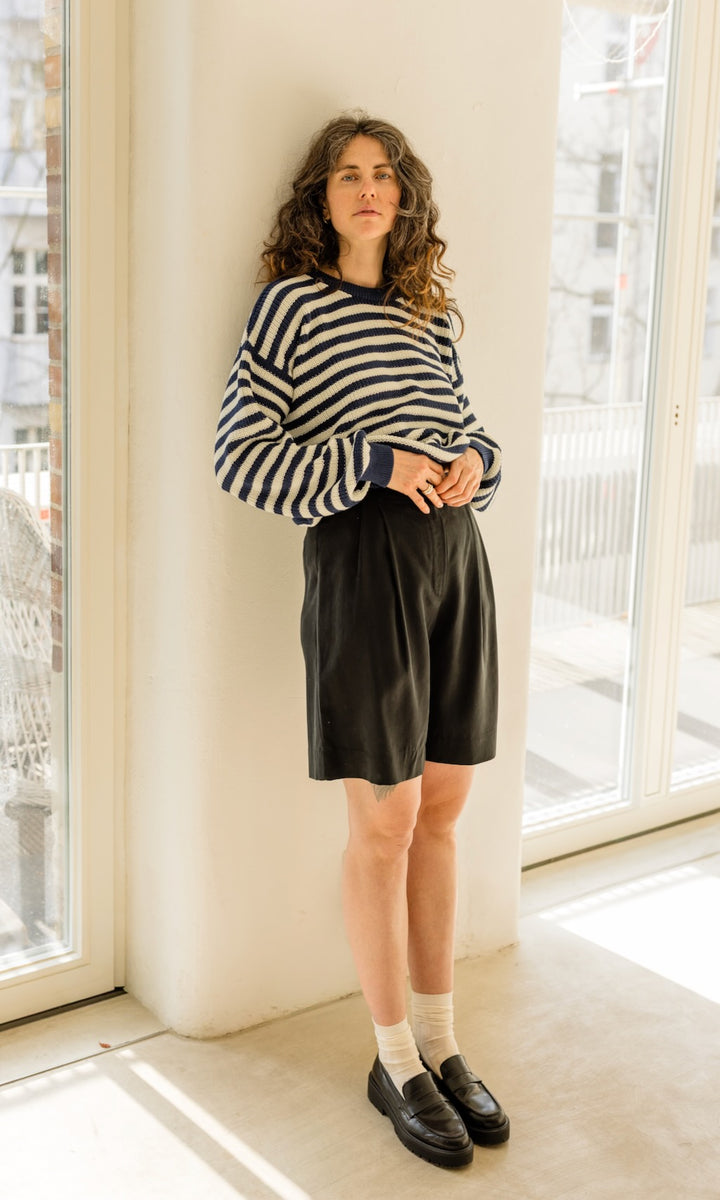 High-Waist Bermuda aus Lyocell in Schwarz