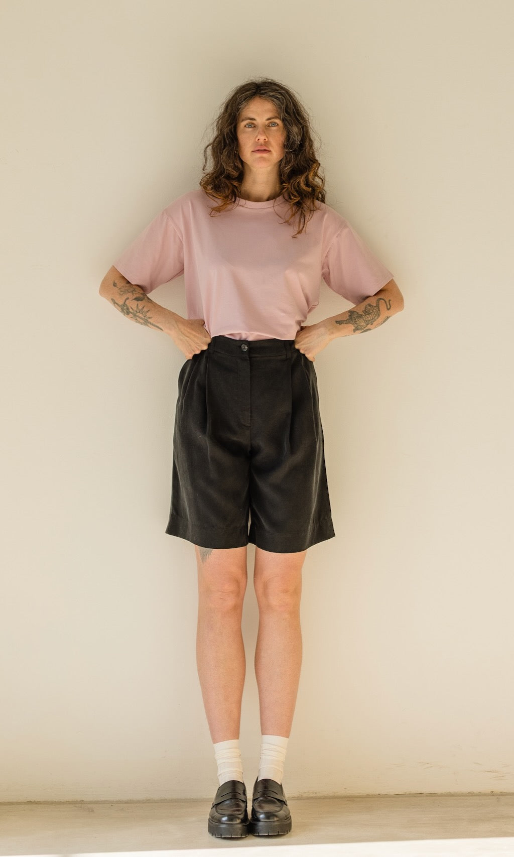 High-Waist Bermuda aus Lyocell in Schwarz