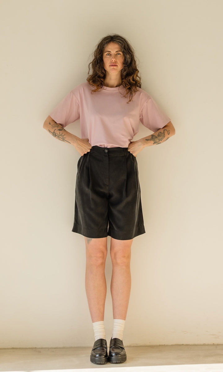 High-Waist Bermuda aus Lyocell in Schwarz