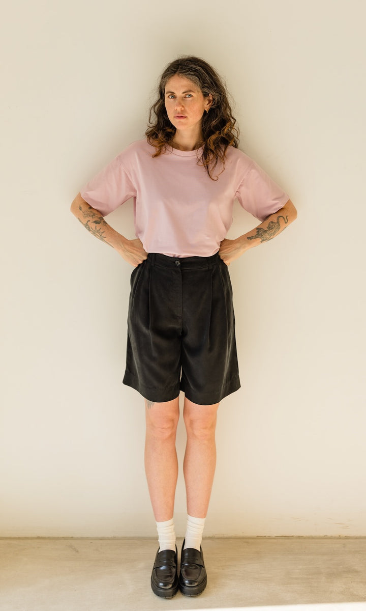 High-Waist Bermuda aus Lyocell in Schwarz