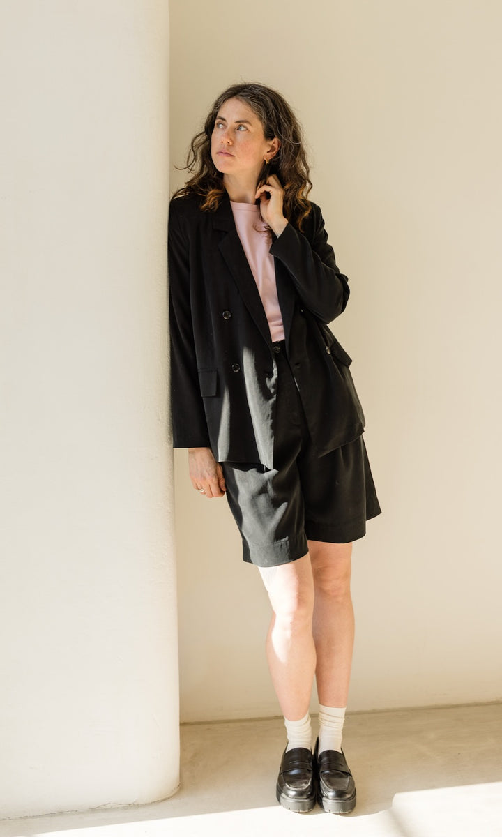 High-Waist Bermuda aus Lyocell in Schwarz