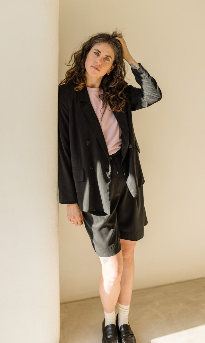 High-Waist Bermuda aus Lyocell in Schwarz