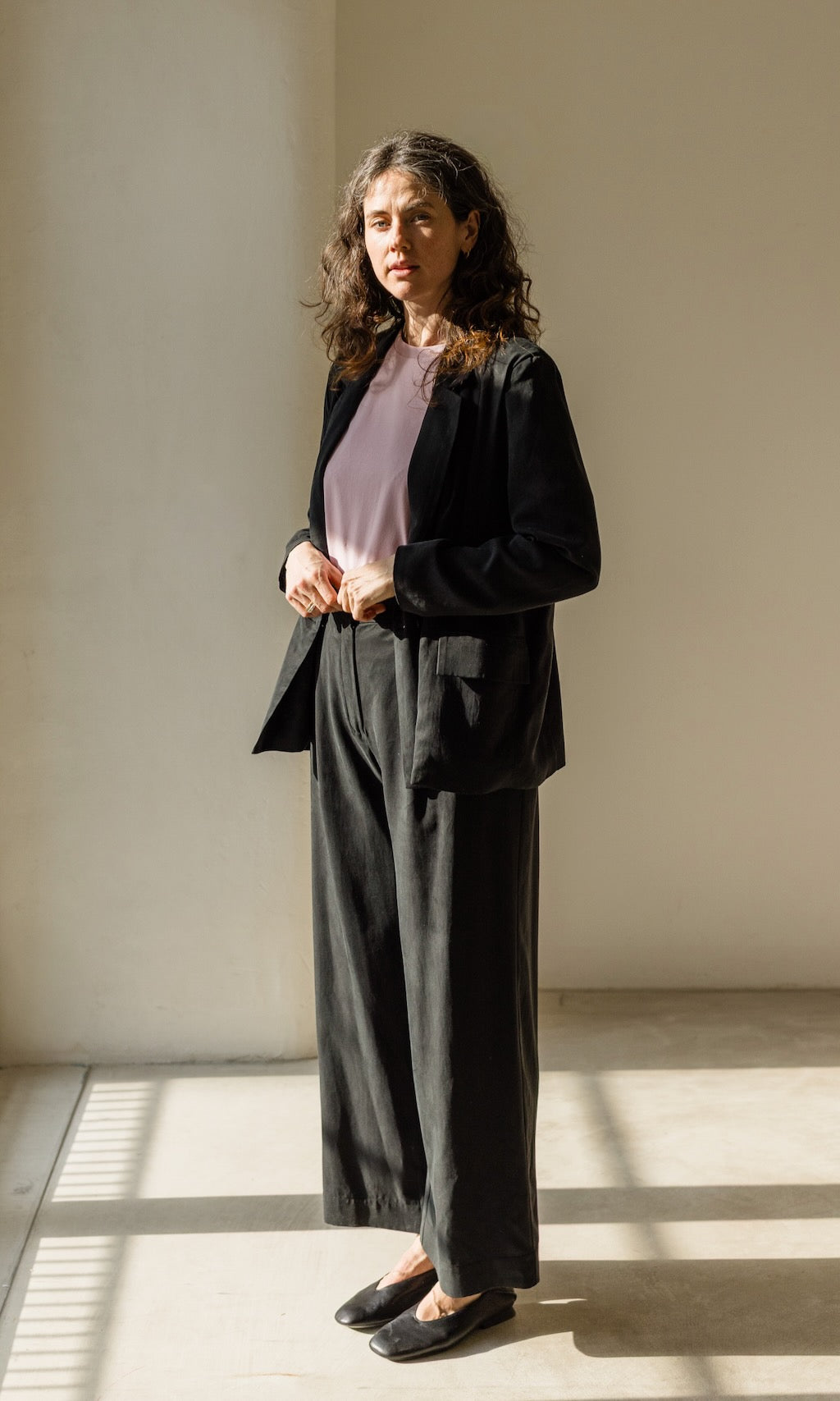 Bundfaltenhose aus Lyocell in Schwarz