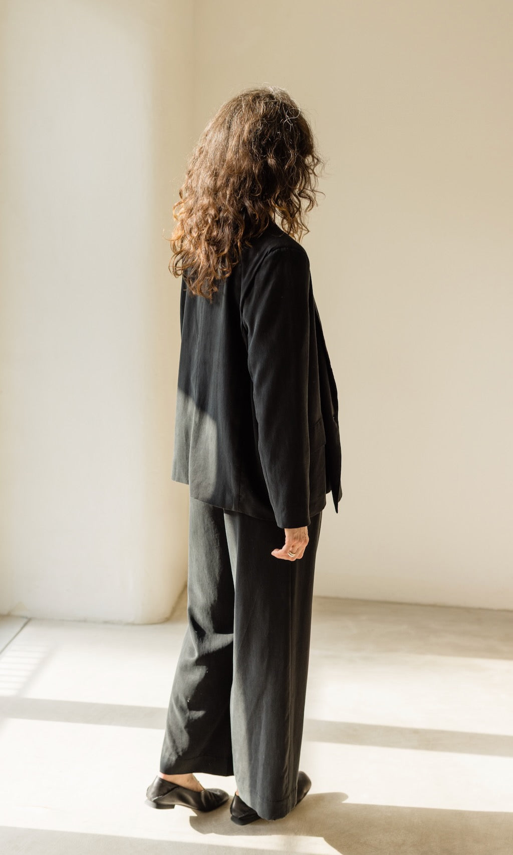 Bundfaltenhose aus Lyocell in Schwarz