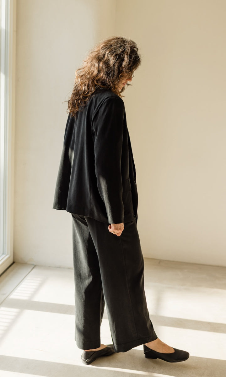 Bundfaltenhose aus Lyocell in Schwarz