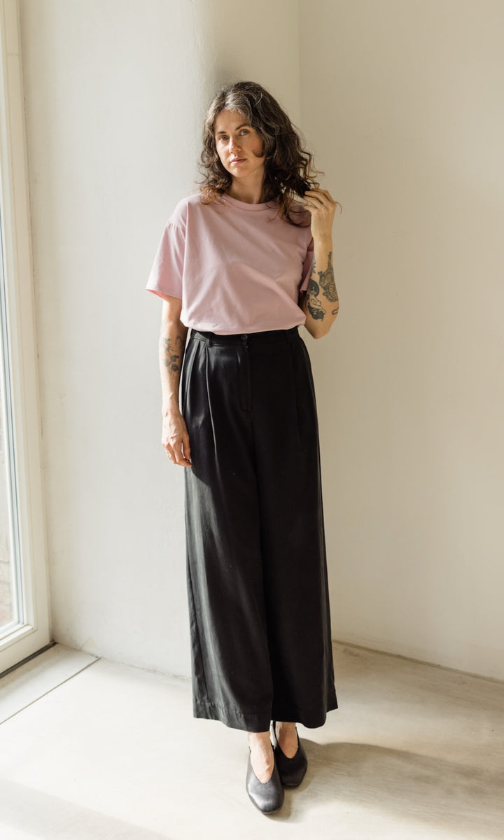 Bundfaltenhose aus Lyocell in Schwarz