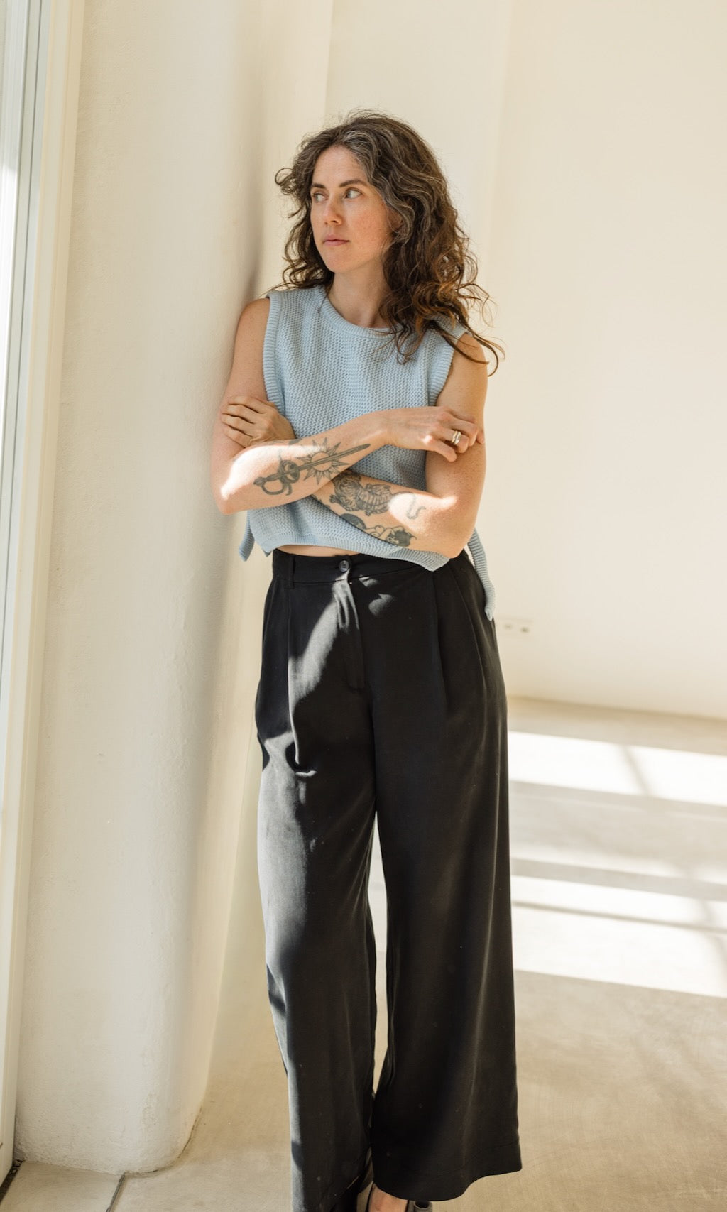 Bundfaltenhose aus Lyocell in Schwarz