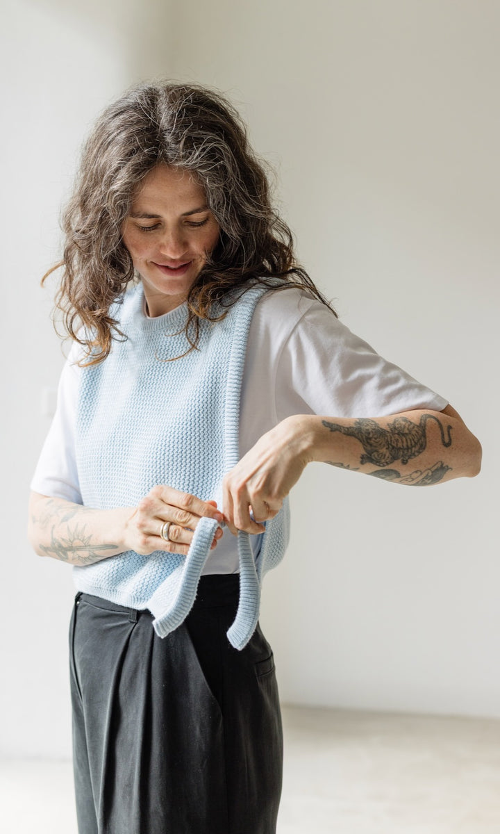 Pullunder mit seitlichem Bindedetail Hellblau aus Bio Baumwolle - abricot coco