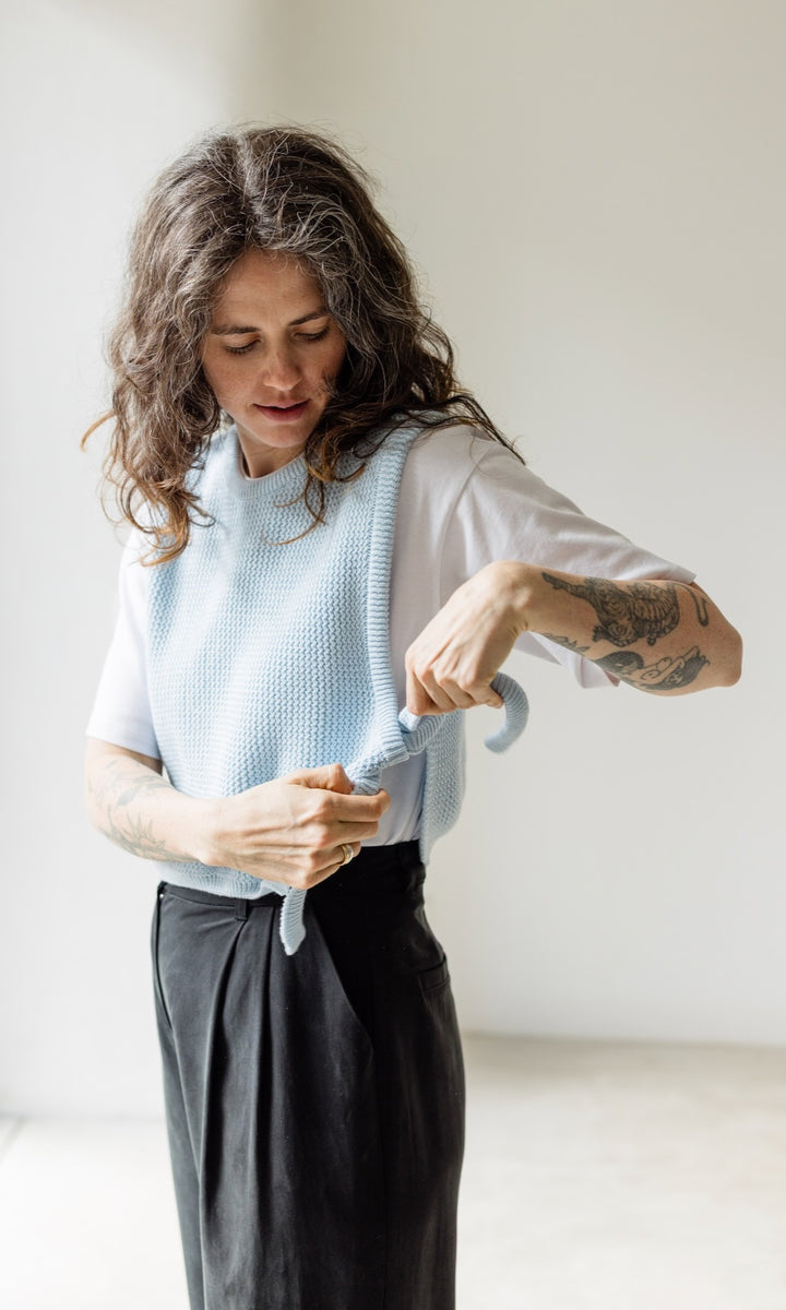 Pullunder mit seitlichem Bindedetail Hellblau aus Bio Baumwolle - abricot coco