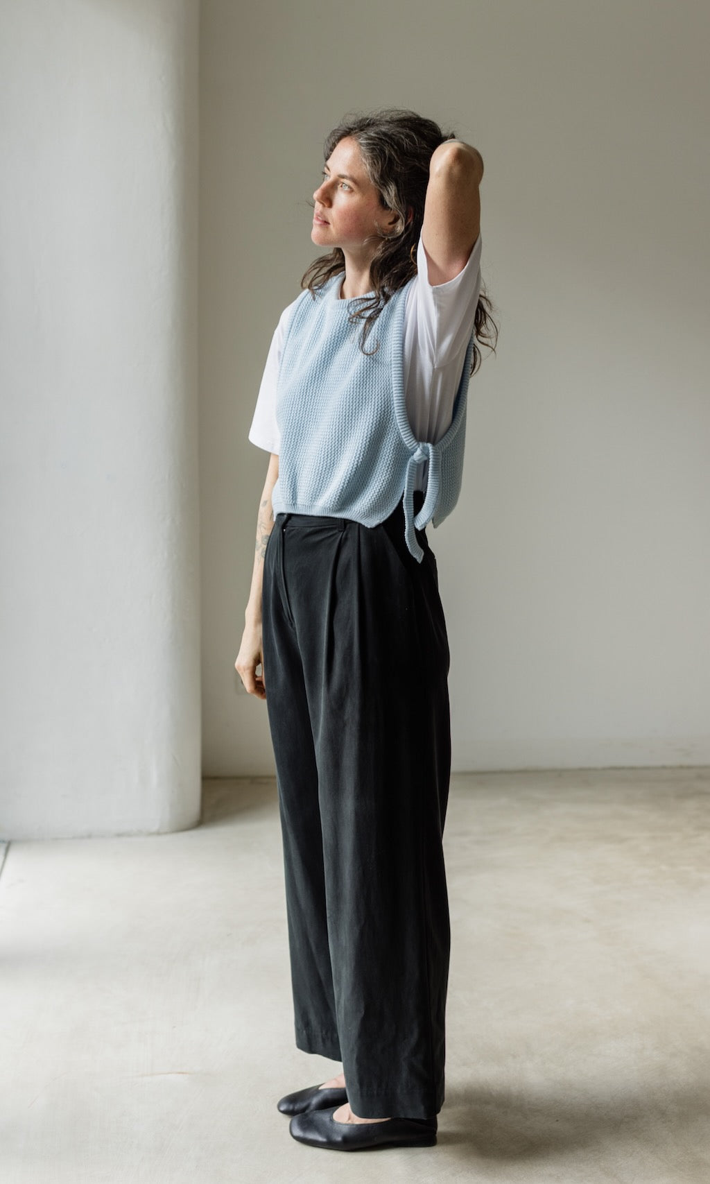 Bundfaltenhose aus Lyocell in Schwarz