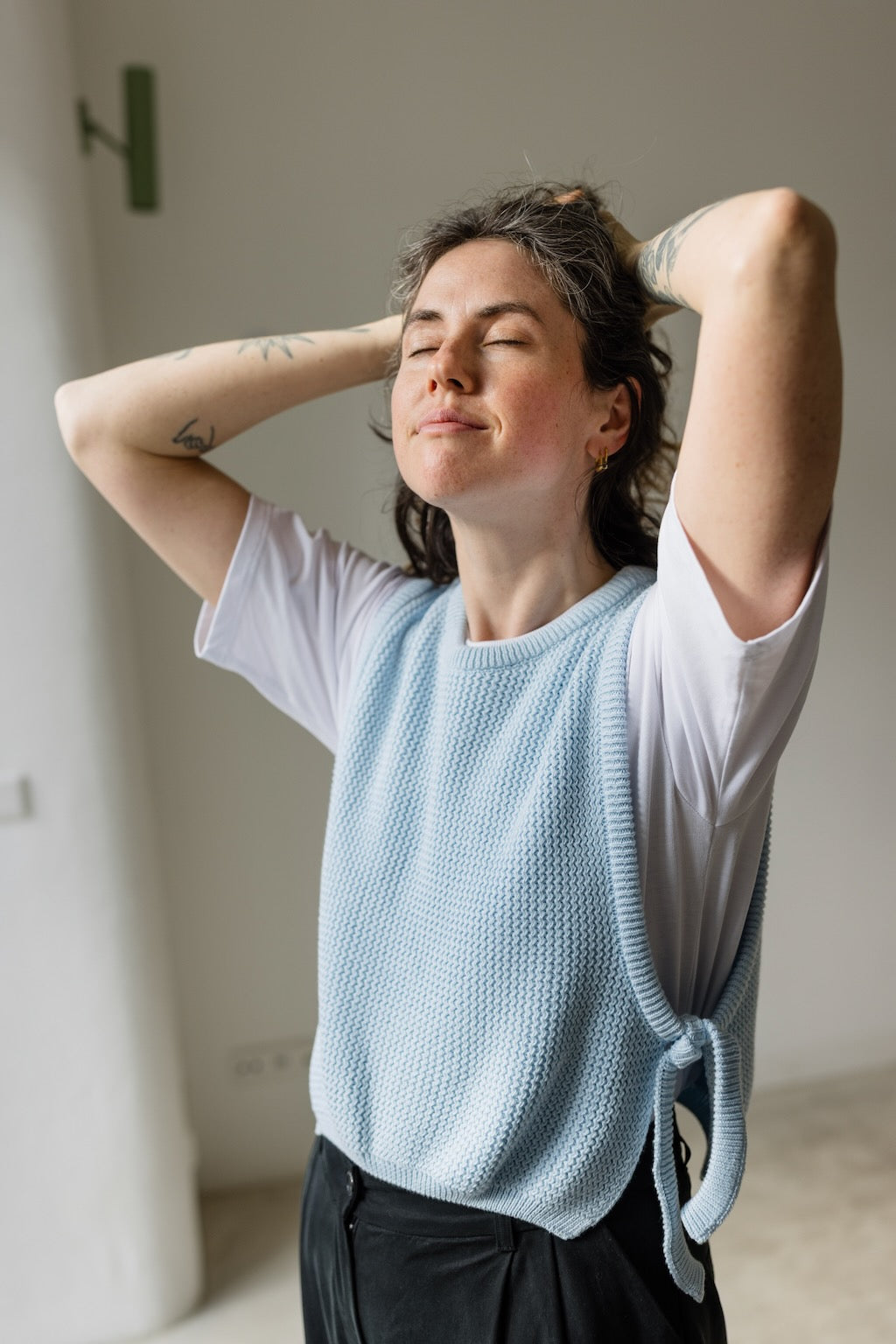 Pullunder mit seitlichem Bindedetail Hellblau aus Bio Baumwolle - abricot coco