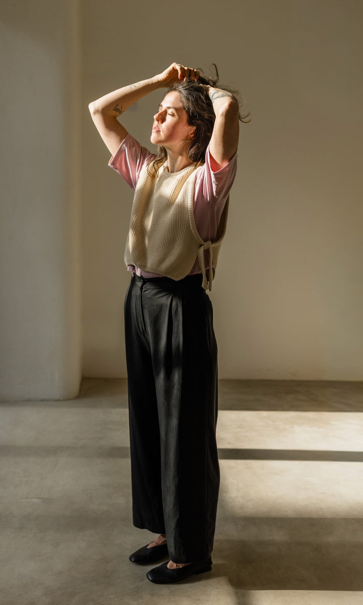 Pullunder mit seitlichem Bindedetail in Creme aus Bio Baumwolle - abricot coco