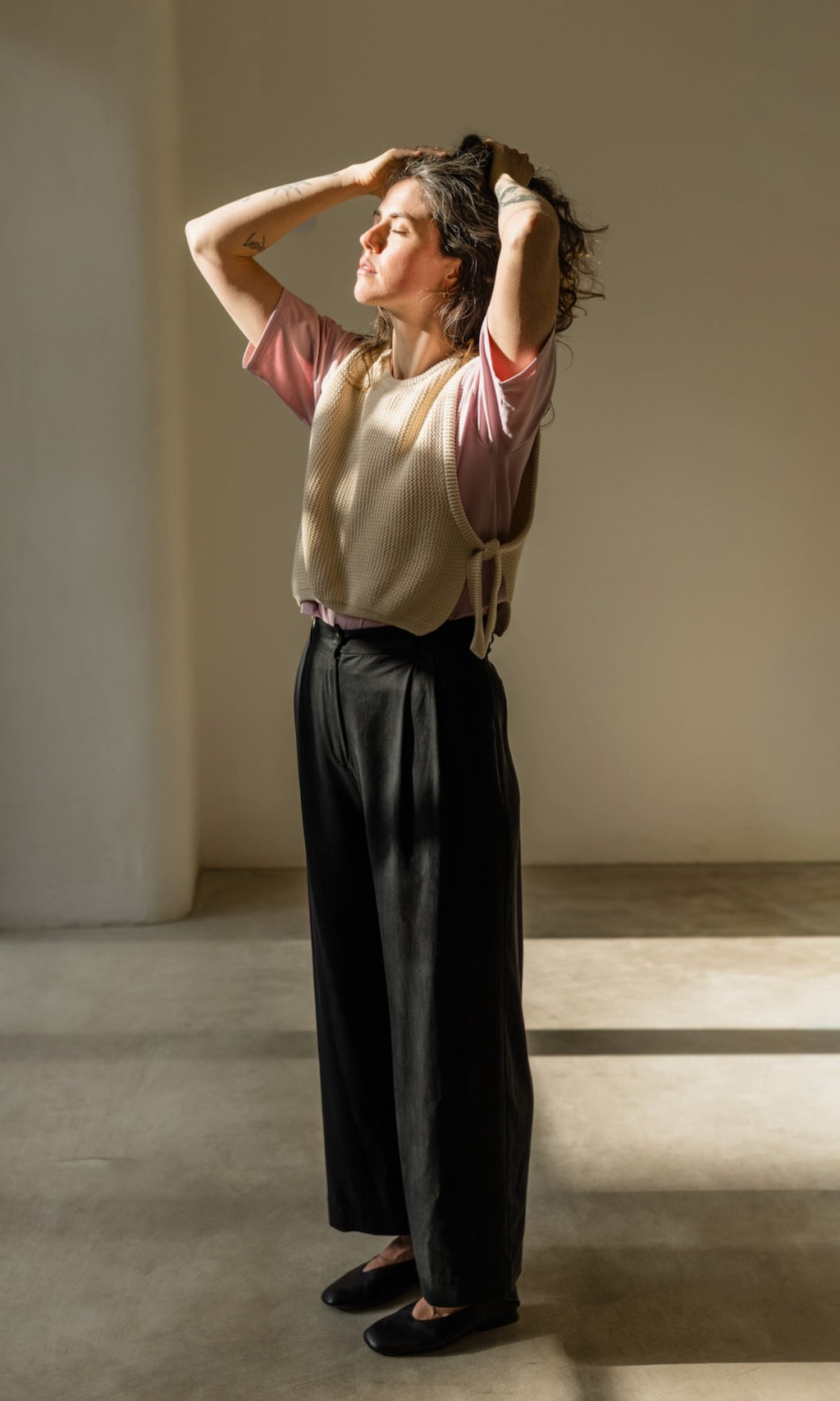 Pullunder mit seitlichem Bindedetail in Creme aus Bio Baumwolle - abricot coco