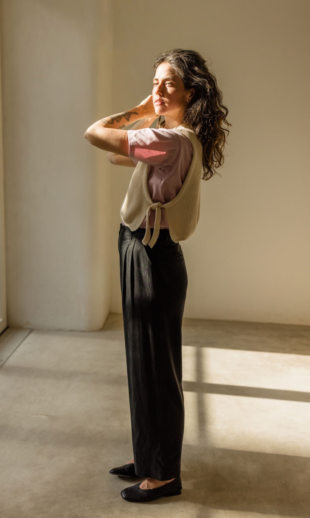 Bundfaltenhose aus Lyocell in Schwarz