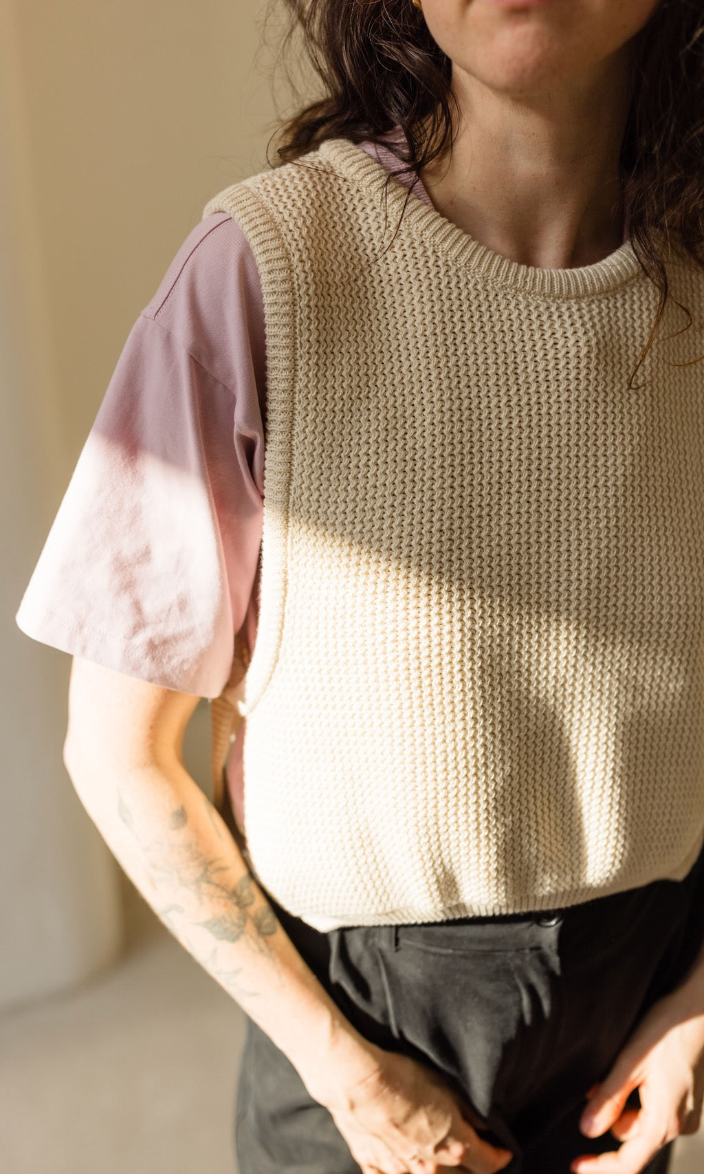 Pullunder mit seitlichem Bindedetail in Creme aus Bio Baumwolle - abricot coco