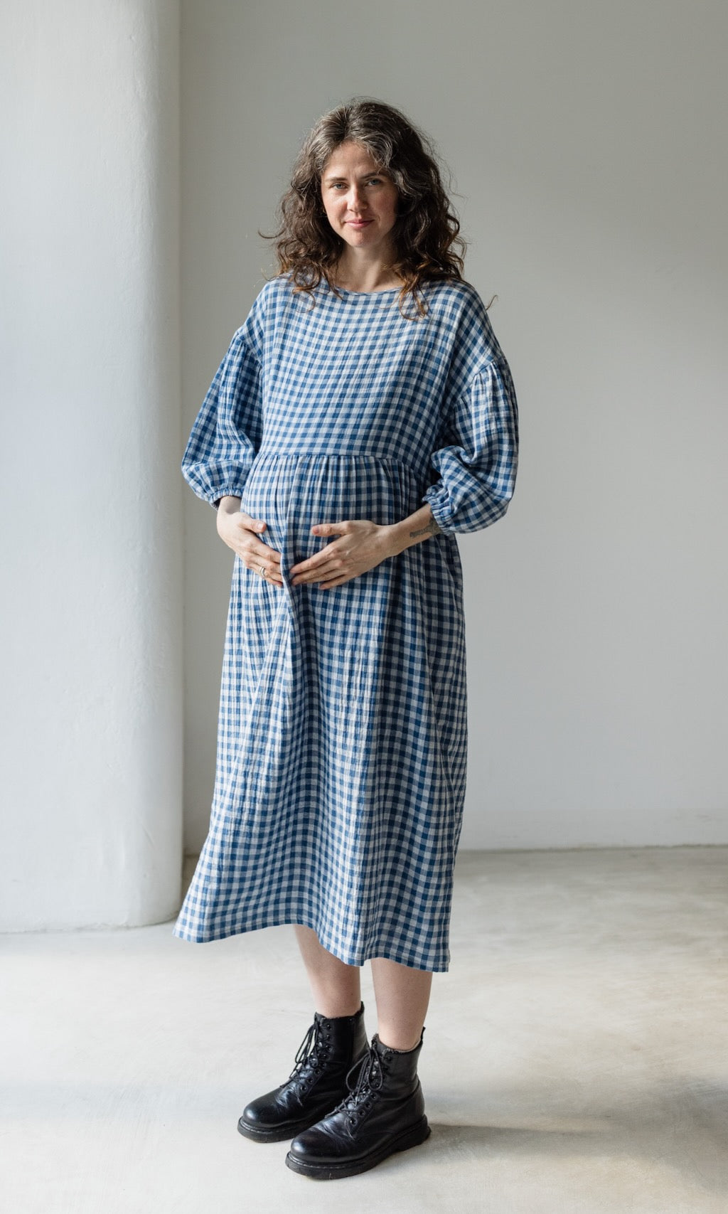 Langes Musselin Stillkleid April in Karo Blau - abricot coco