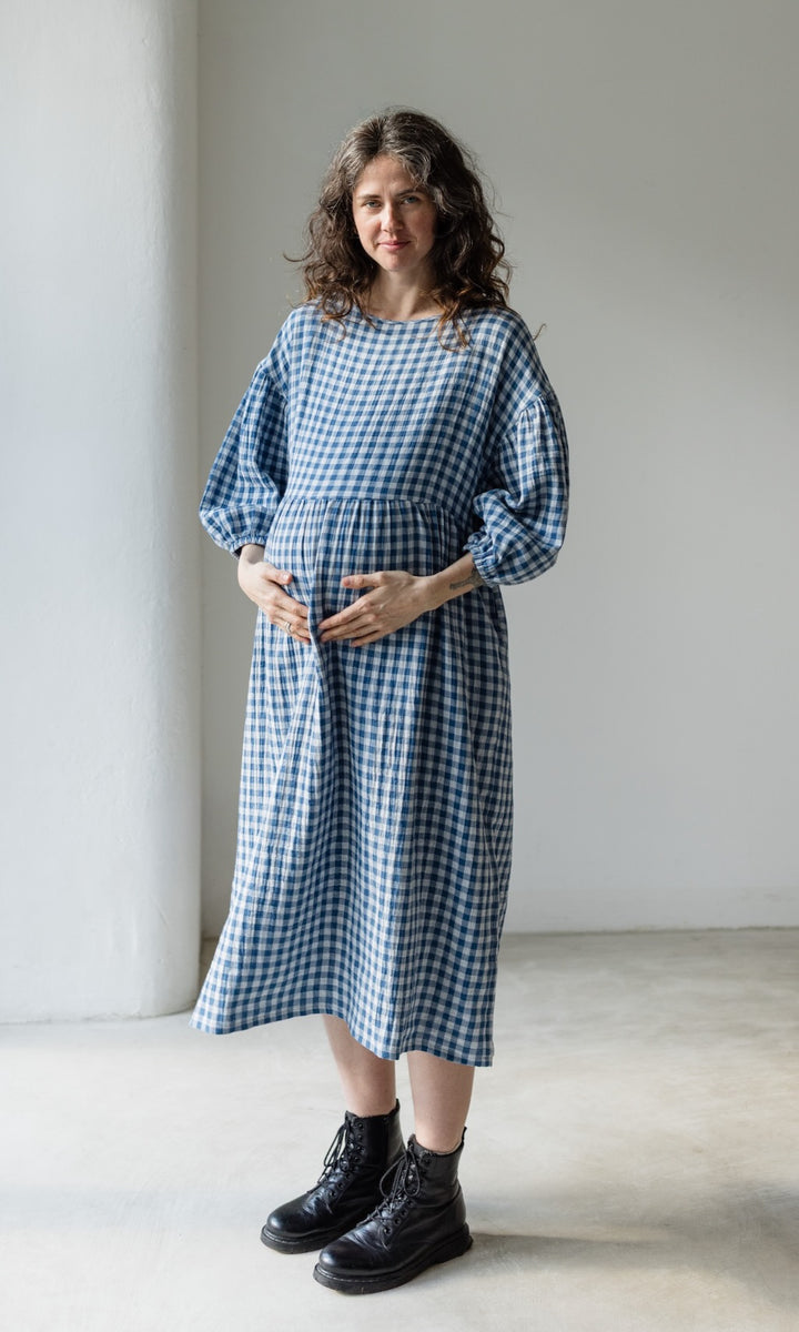 Langes Musselin Stillkleid April in Karo Blau - abricot coco