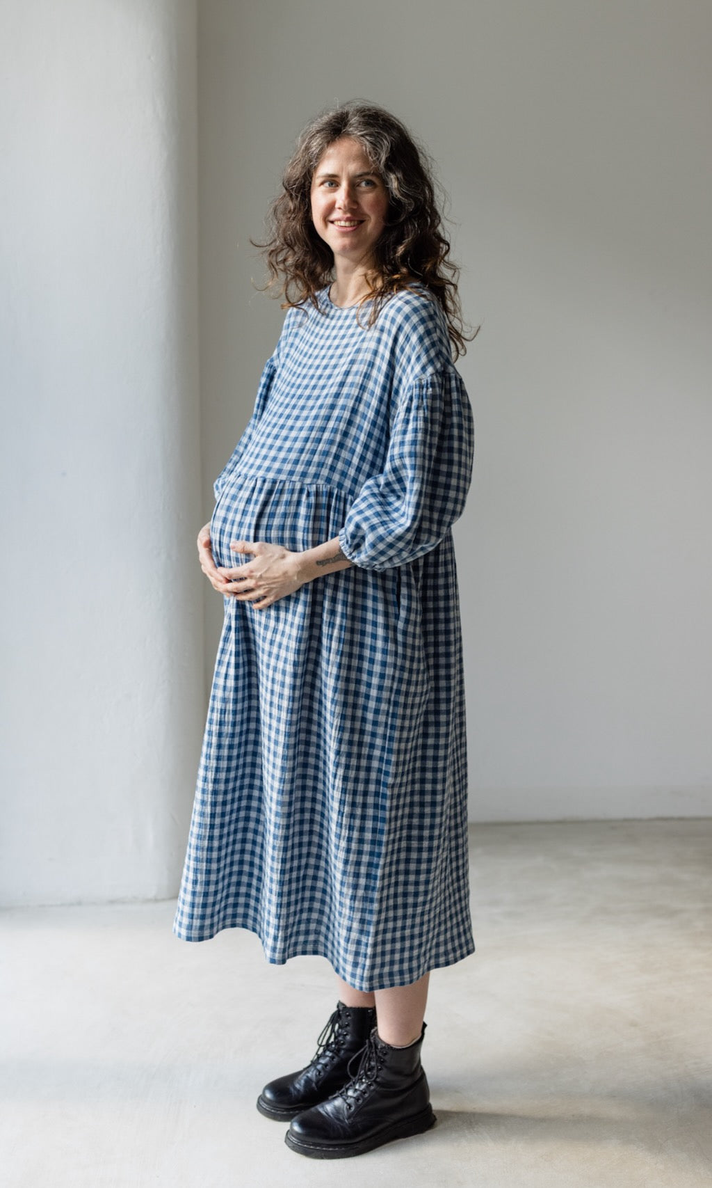 Langes Musselin Stillkleid April in Karo Blau - abricot coco