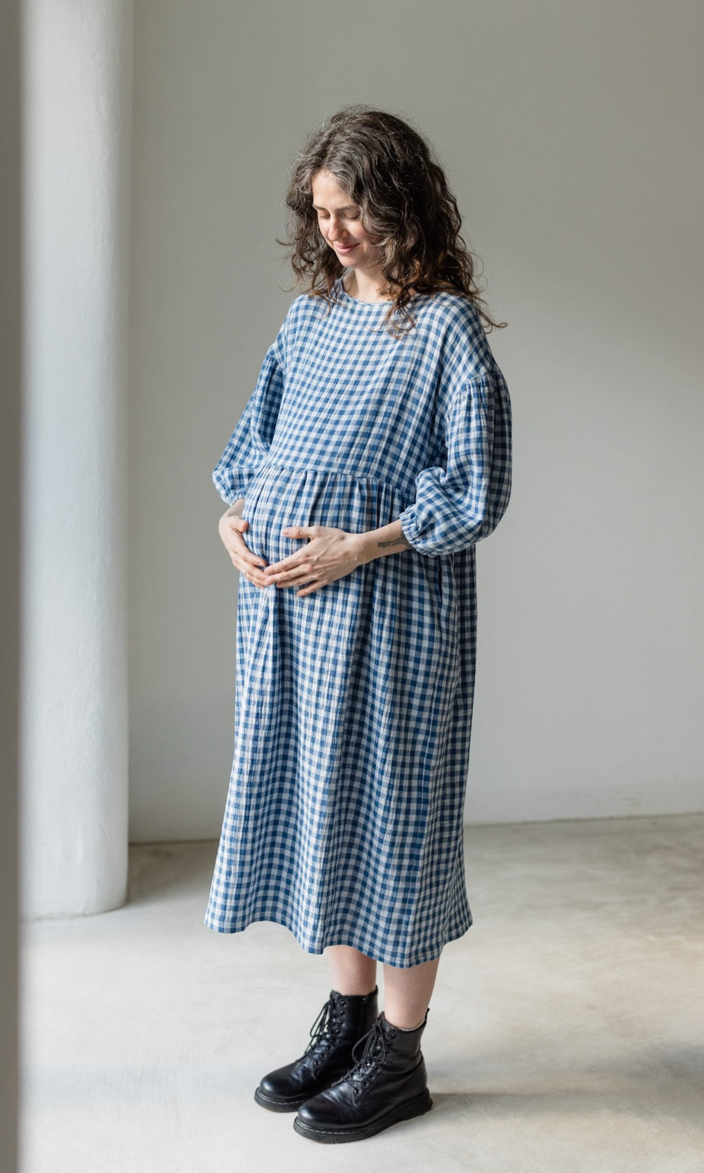 Langes Musselin Stillkleid April in Karo Blau - abricot coco