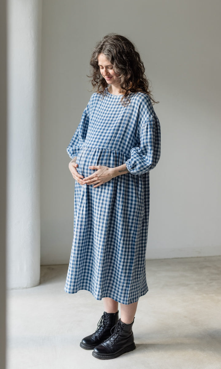 Langes Musselin Stillkleid April in Karo Blau - abricot coco