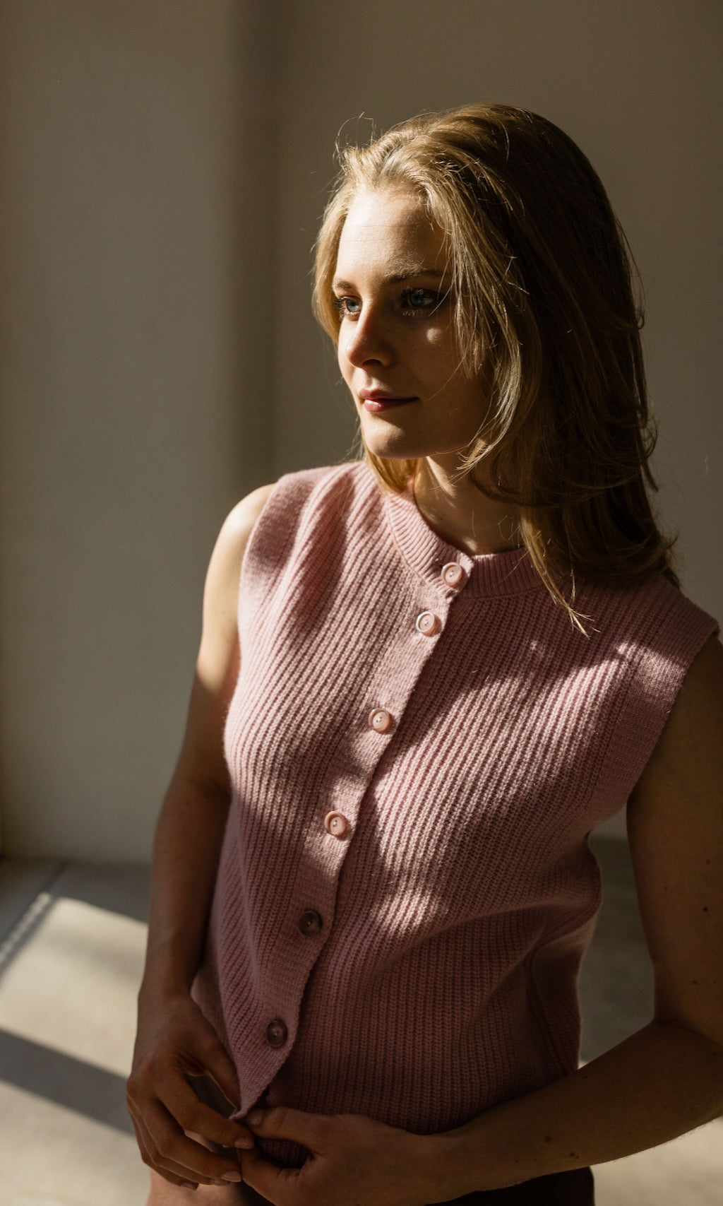 Gerippte Strickweste RUBY - abricot coco