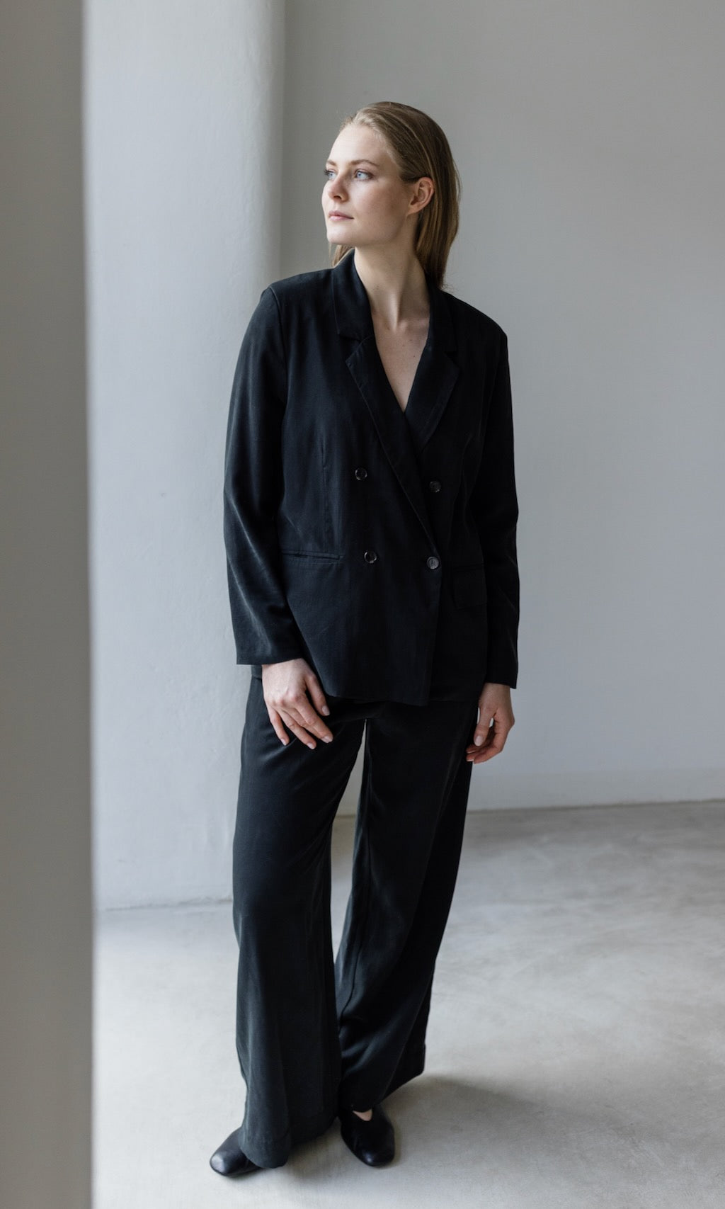 Loose Fit Blazer aus Lyocell | in schwarz - abricot coco