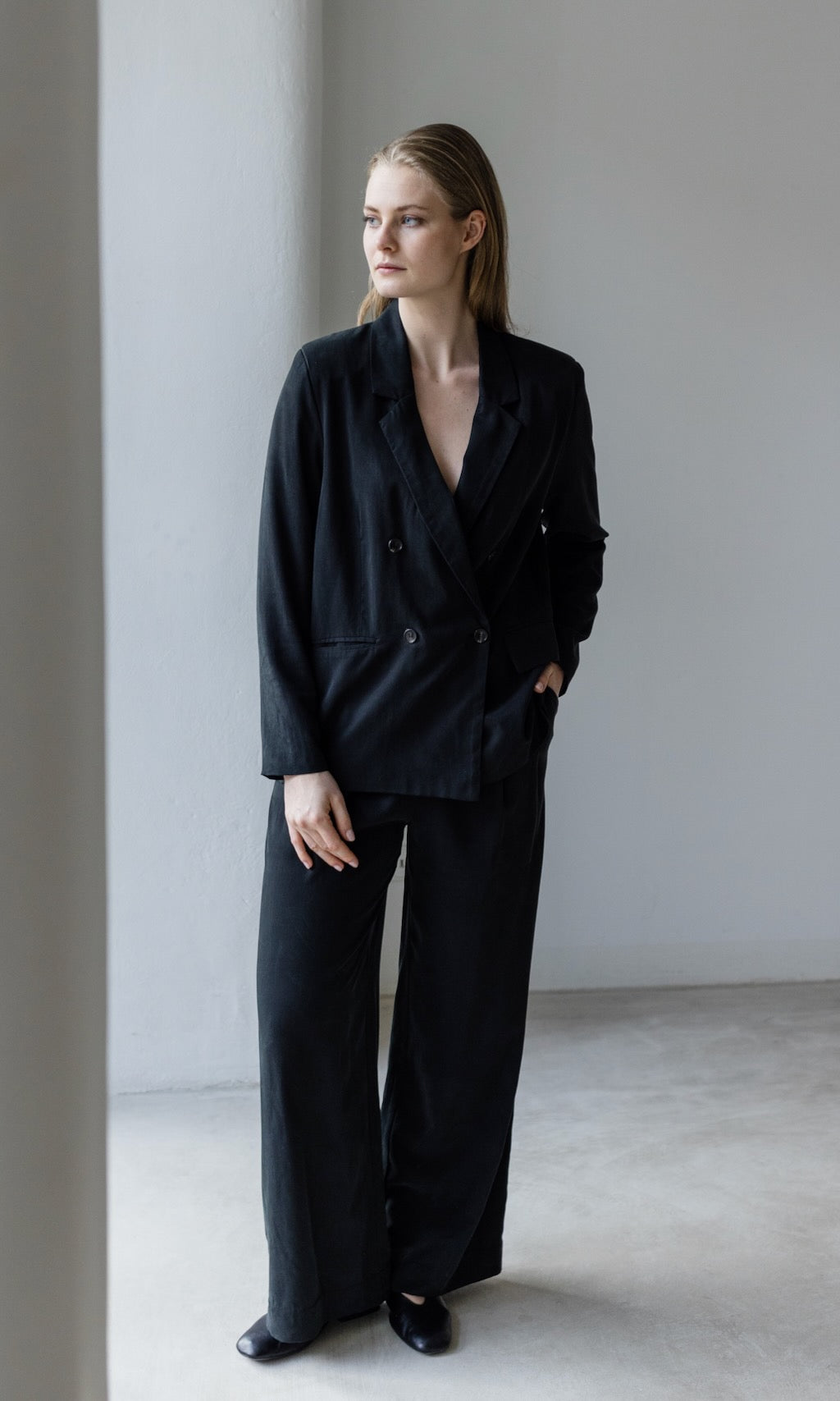 Loose Fit Blazer aus Lyocell | in schwarz - abricot coco