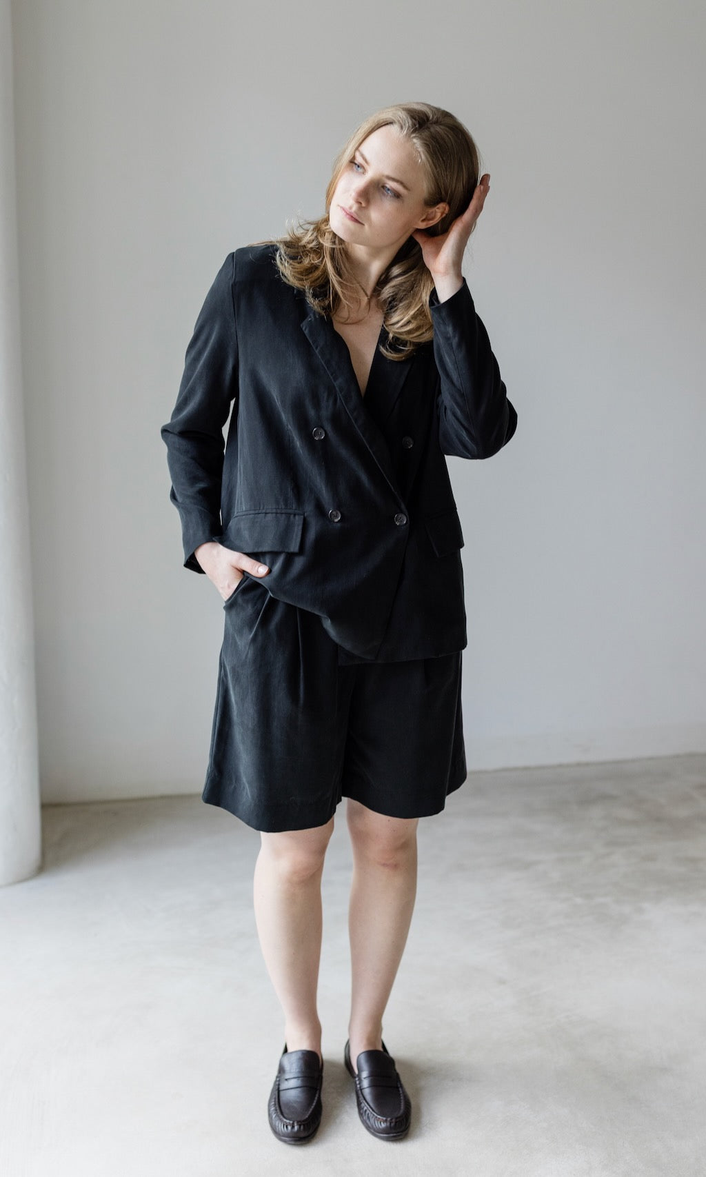 Loose Fit Blazer aus Lyocell | in schwarz - abricot coco