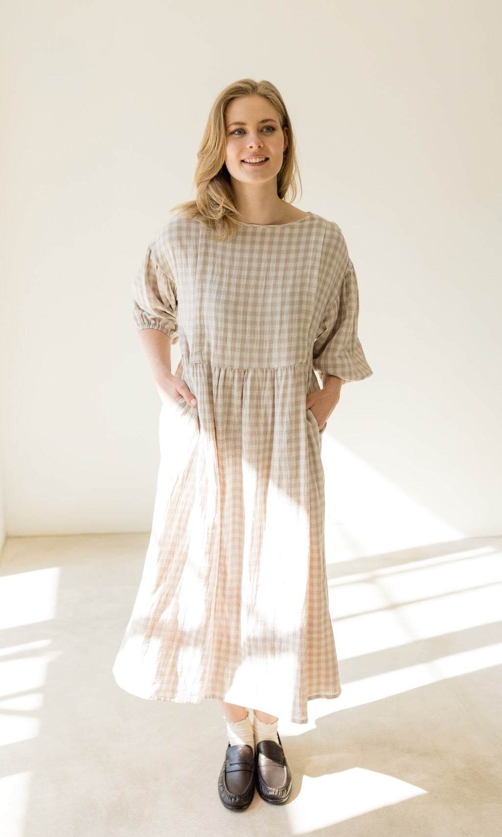 Langes Musselin Stillkleid April in Sesam Karo - abricot coco