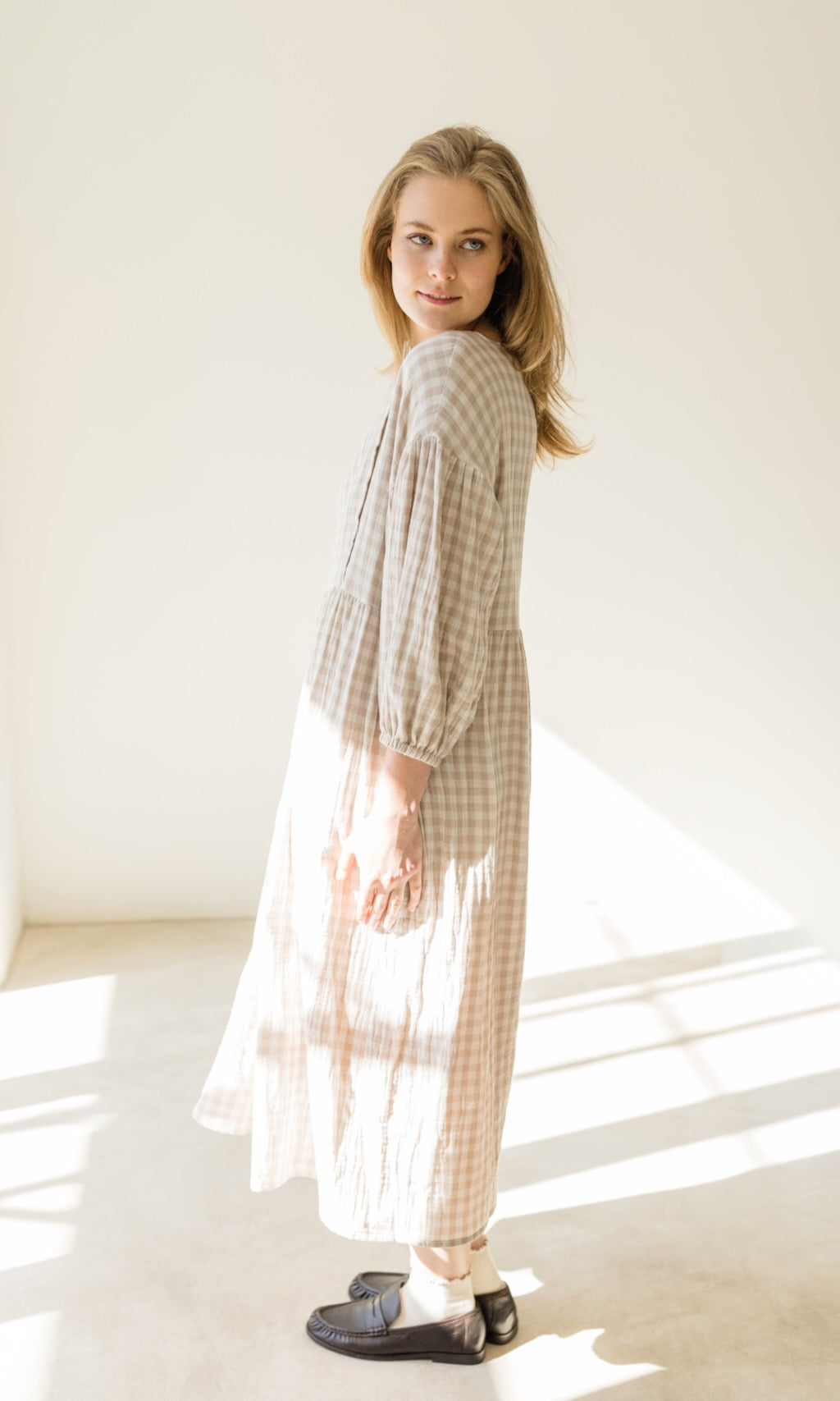 Langes Musselin Stillkleid April in Sesam Karo - abricot coco