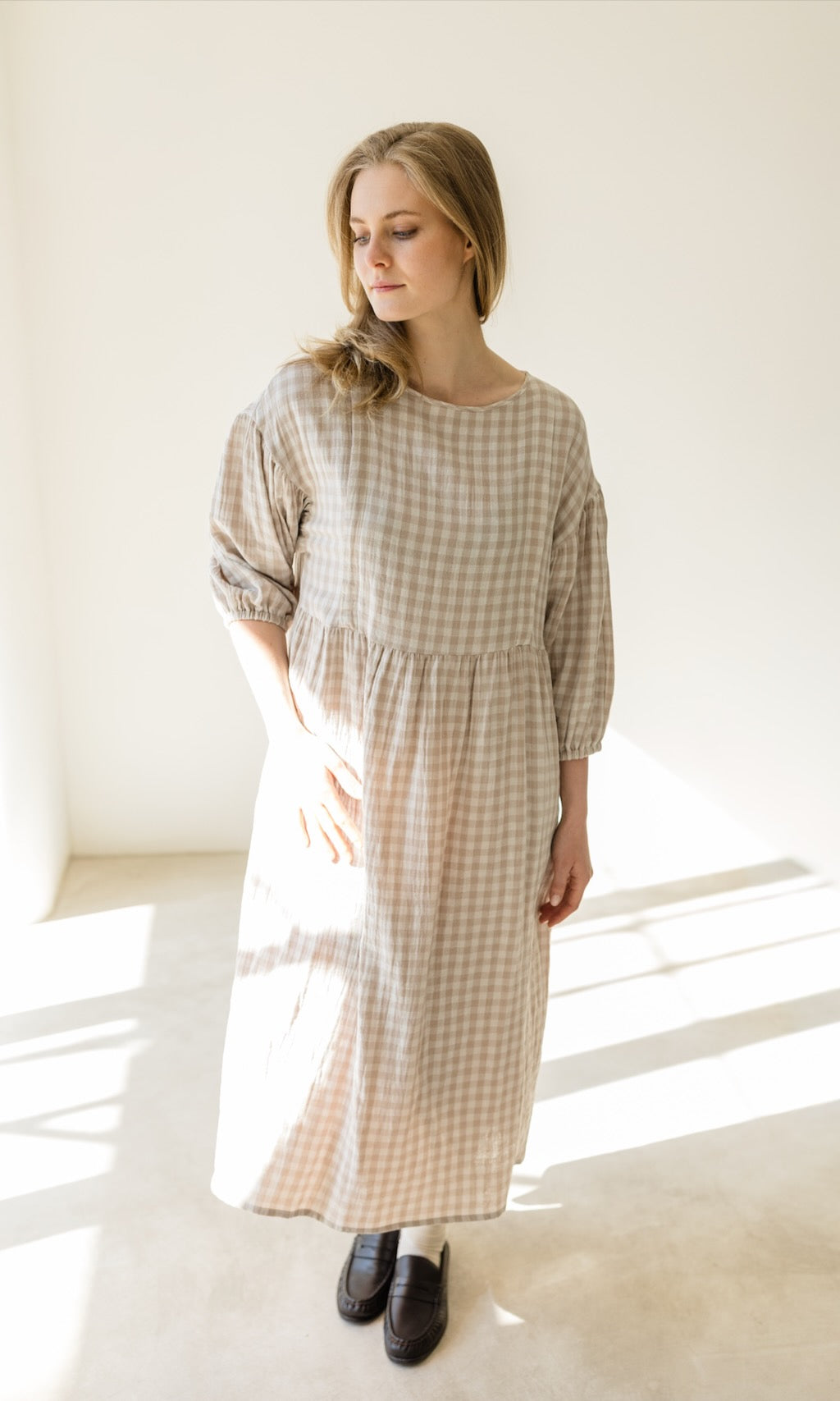 Langes Musselin Stillkleid April in Sesam Karo - abricot coco