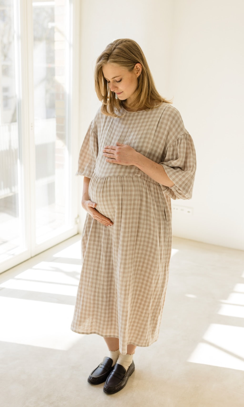 Langes Musselin Stillkleid April in Sesam Karo - abricot coco