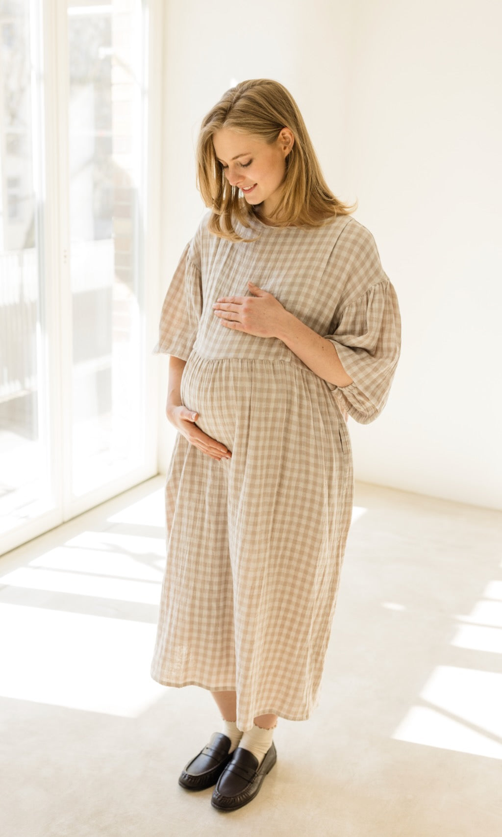 Langes Musselin Stillkleid April in Sesam Karo - abricot coco